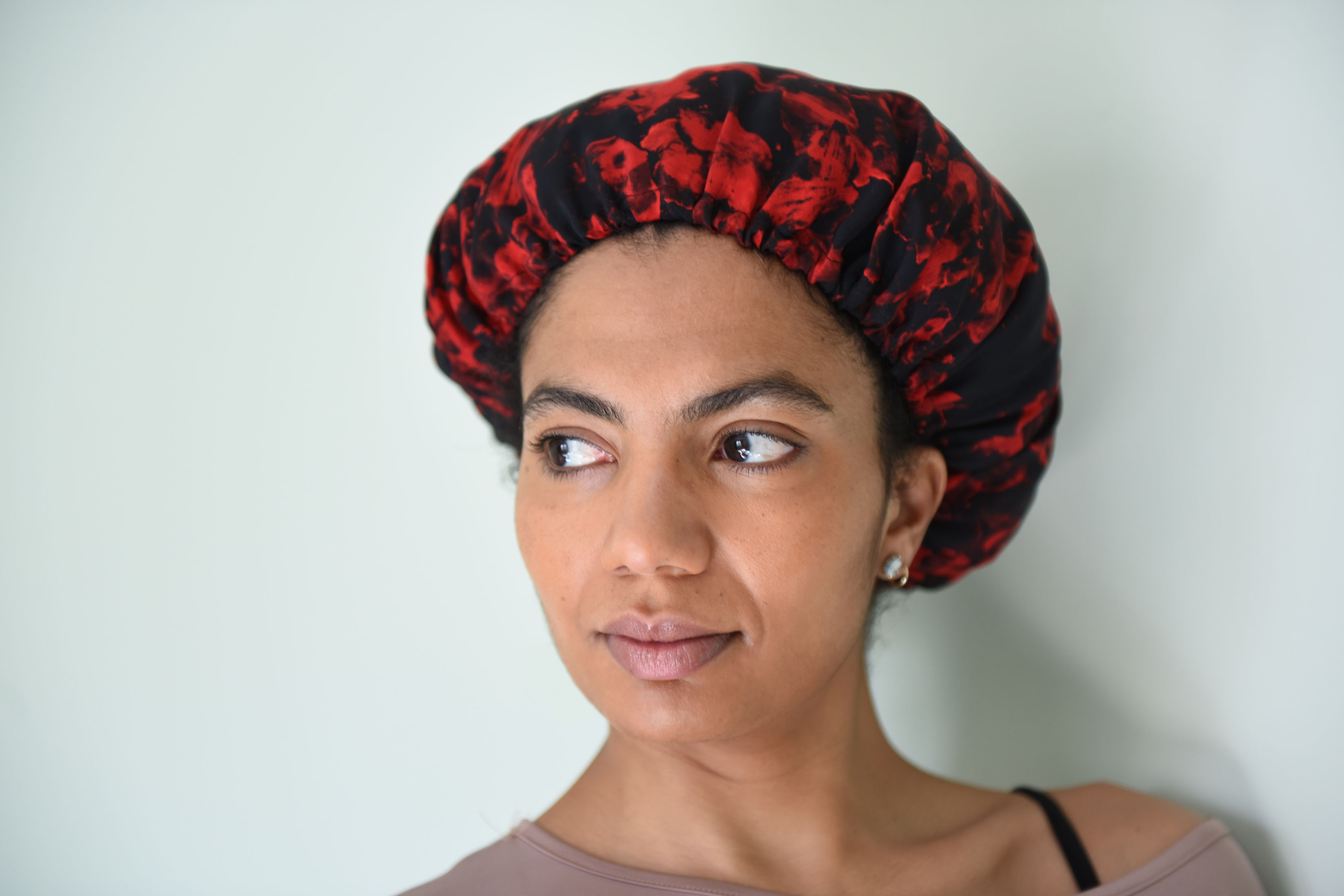 Pretty AnntoiNets Silk Bonnet